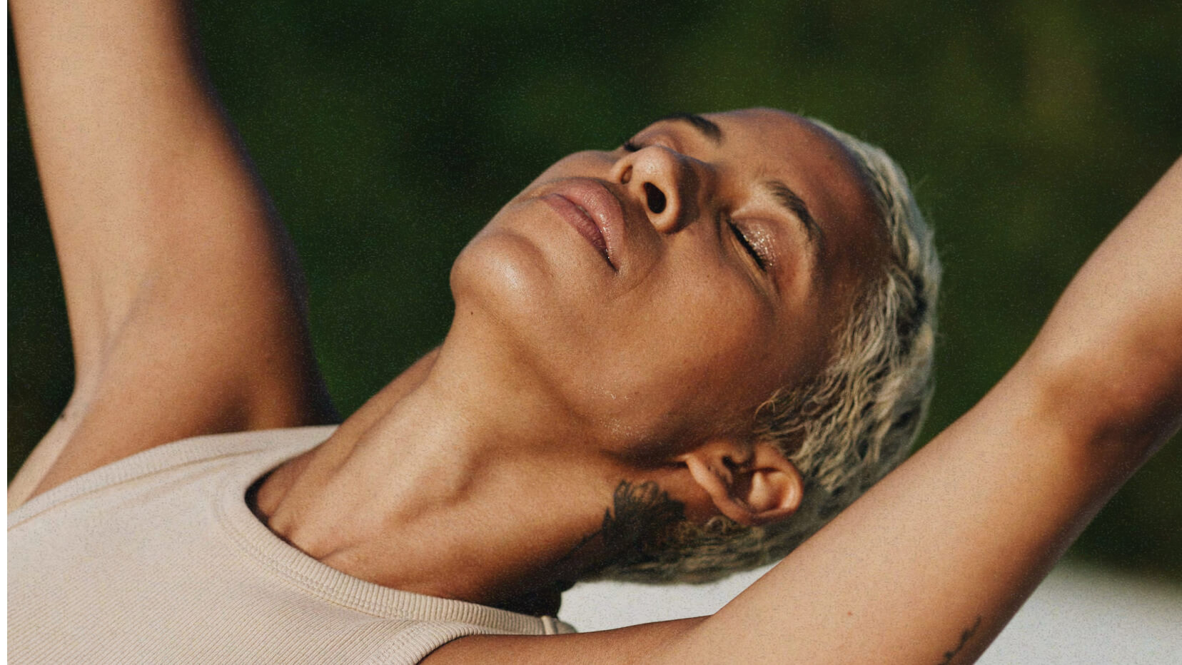 Amelye Solange utilizza la routine skincare énérgie per dare una sferzata di energia alla sua pelle e al suo benessere